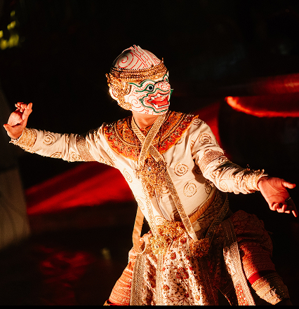 Cultural Shows Every Hour